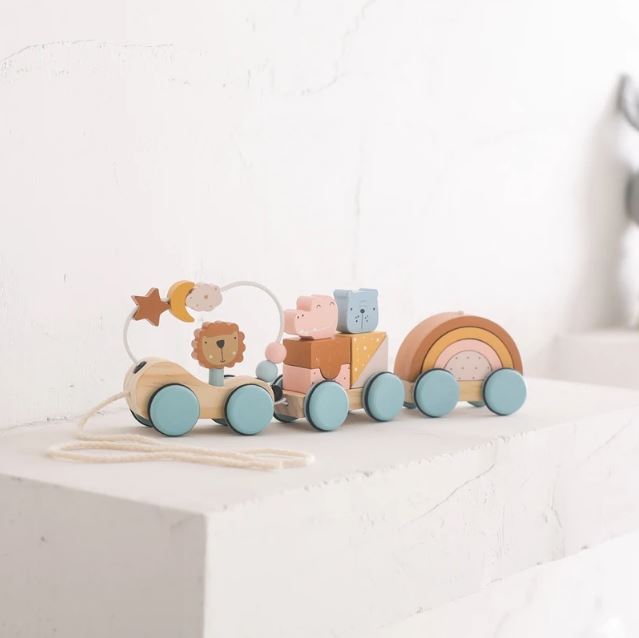 Petit train en bois pour bébé avec des wagons d'animaux, un circuit de perles et un arc-en-ciel, favorisant l'éveil et le développement des tout-petits.