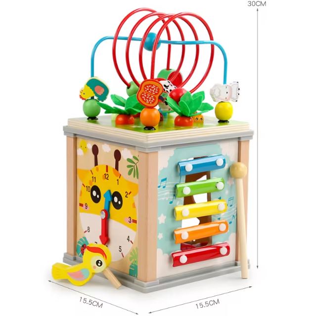 Grand cube d'activité en bois avec horloge, xylophone, labyrinthe et perles colorées pour éveiller la motricité et la curiosité des tout-petits dès l'âge d'1 an.