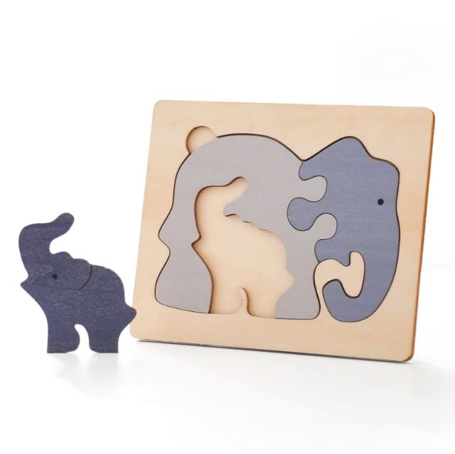 Puzzle 4 pièces en bois représentant un éléphant et son petit, parfait pour stimuler la motricité fine des enfants.