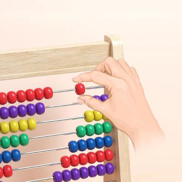 Main utilisant un boulier mathématiques en bois, conçu pour aider les enfants à apprendre le calcul mental et à manipuler les chiffres de manière interactive.