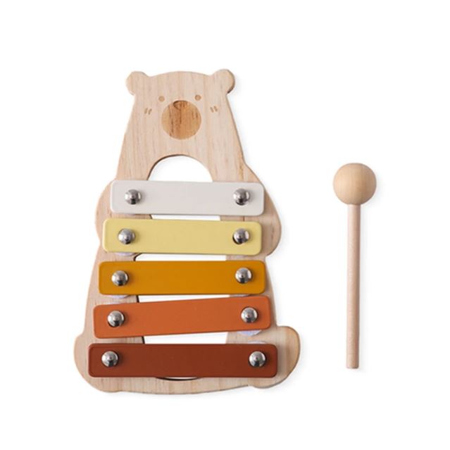 Xylophone pour bébé en bois en forme d'ours, avec des lames colorées dans des tons doux et un maillet assorti, idéal pour l'éveil musical des jeunes enfants.