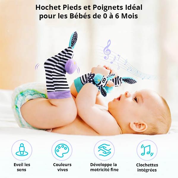 Bébé allongé sur le dos, jouant avec un hochet main et pied zébré aux couleurs vives, idéal pour l’éveil sensoriel des bébés de 0 à 12 mois.