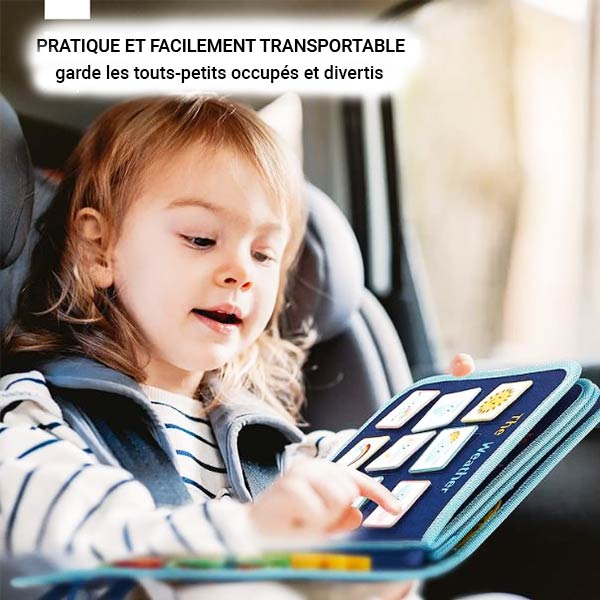 Enfant utilisant un livre d'apprentissage Montessori, pratique et facilement transportable, idéal pour divertir les tout-petits en déplacement.