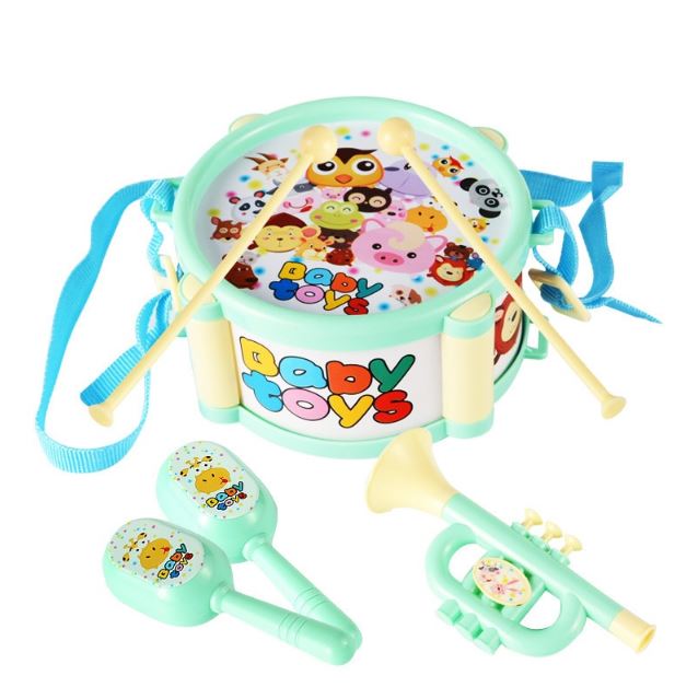 Tambour bébé avec maracas et trompette assortis, parfait pour initier les tout-petits à la musique.