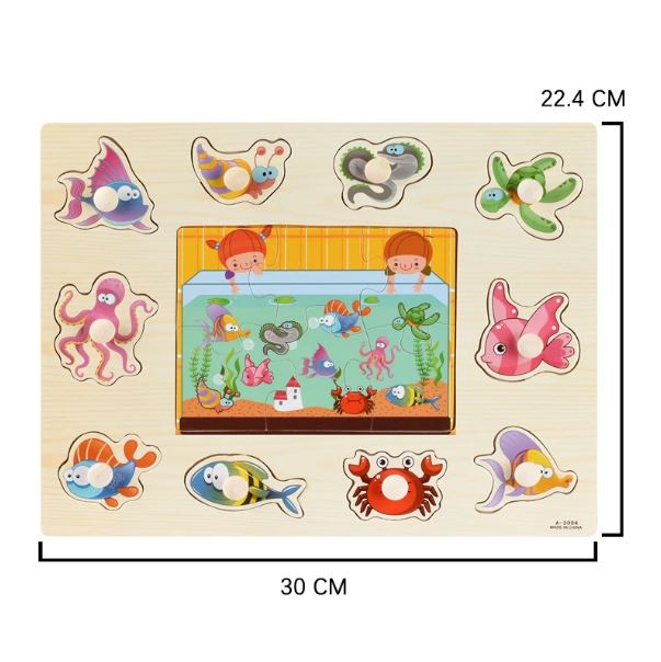 Puzzle Montessori en bois de 30 cm sur 22 cm sur le thème des animaux marins, avec des pièces faciles à manipuler pour développer la motricité et la reconnaissance des formes.