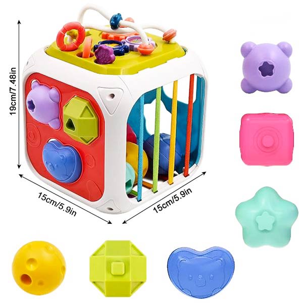 Cube sensoriel pour bébé mesurant 19 cm de hauteur sur 15 cm avec différentes formes géométriques colorées à insérer, idéal pour stimuler la coordination et l'apprentissage.