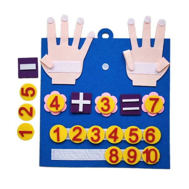 Jeu pour apprendre à compter, présenté sous forme de tableau en feutrine, idéal pour enseigner aux enfants les bases des additions avec des éléments interactifs et amusants.